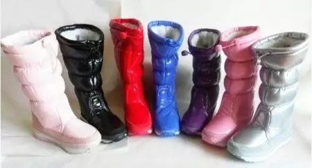 Dámské Zimní boty (85 fotografií): Izolované vysoké vyfoukané modely pro zimu, s jakým nosit náladu na klín, recenze 2270_45