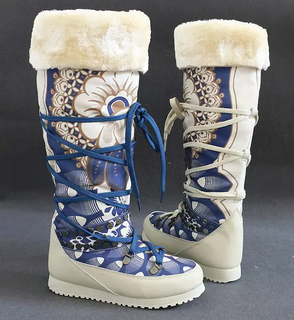 Winter Devwa Boots Fanm (85 foto): izole modèl kònen segondè pou sezon fredi a, ak ki mete yon atitid sou yon bon rapò sere, revize 2270_56