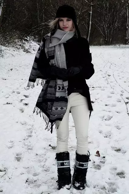 Ženske zimske čevlje (85 fotografij): Izolirani visoki blow modeli za zimo, s katerimi nosi razpoloženje na klin, pregledi 2270_71