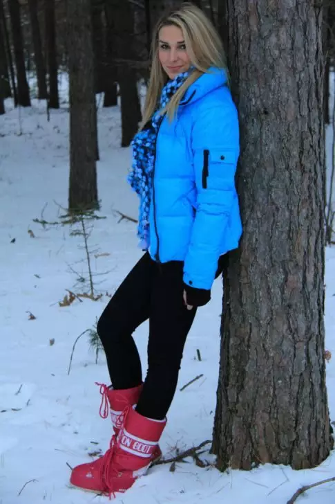 Kvinnors vinterstövlar (85 bilder): Isolerade högblåsningsmodeller för vintern, med som bär ett humör på en kil, recensioner 2270_72
