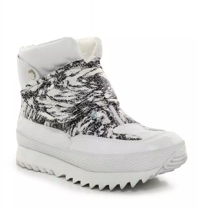 Dámské Zimní boty (85 fotografií): Izolované vysoké vyfoukané modely pro zimu, s jakým nosit náladu na klín, recenze 2270_80