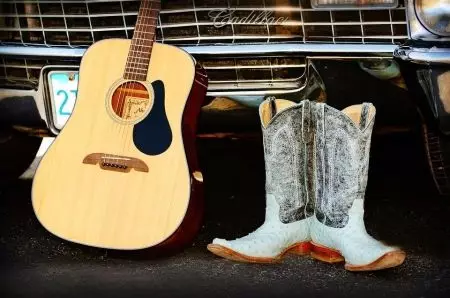 Cowboy μπότες (77 φωτογραφίες): Κοζάκια και μοντέλα στο στυλ του αμερικανικού καουμπόη, που τους φοράει και με τις, χειμωνιάτικες μπότες από γνήσιο δέρμα 2272_2