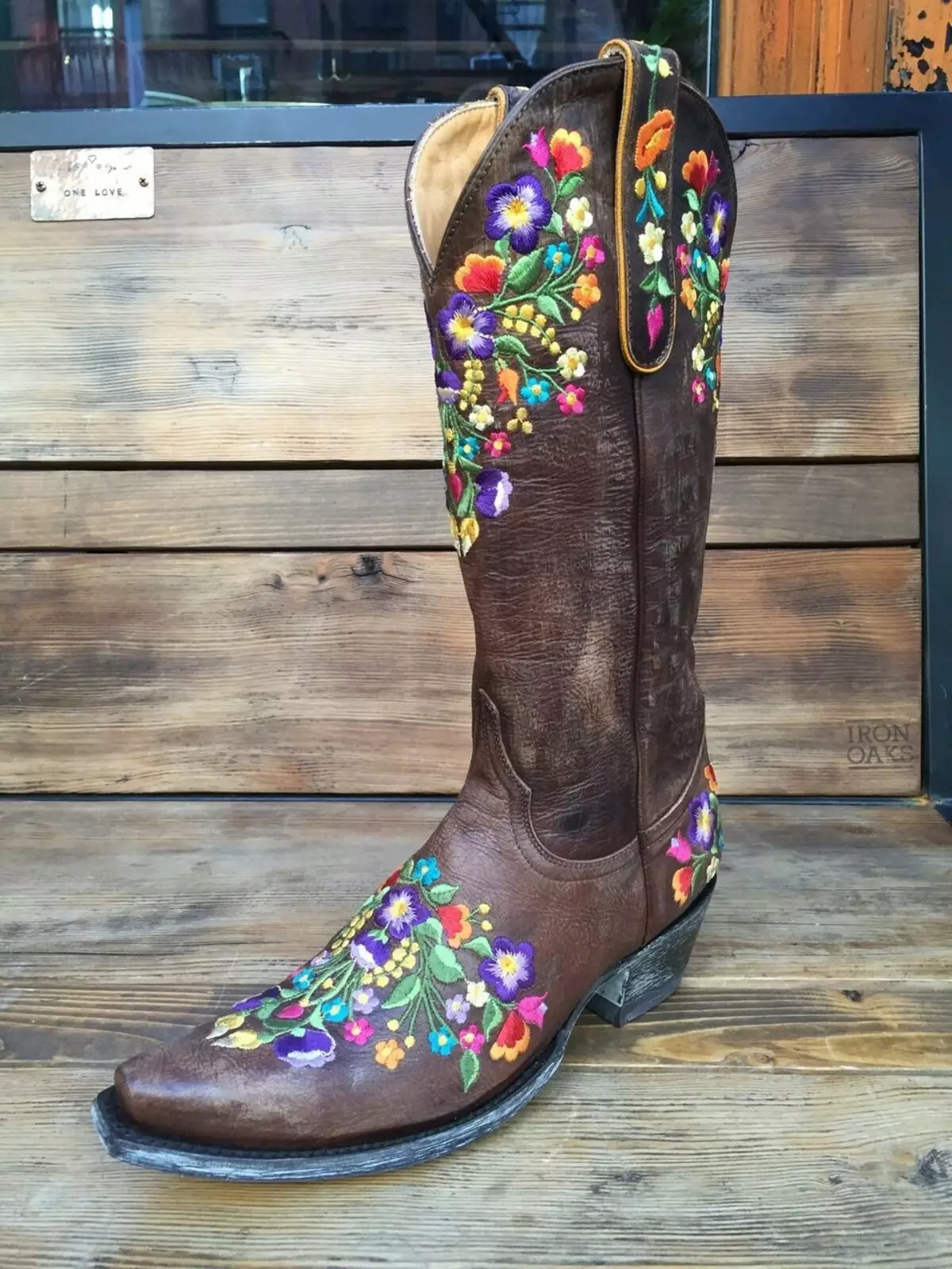 Cowboy μπότες (77 φωτογραφίες): Κοζάκια και μοντέλα στο στυλ του αμερικανικού καουμπόη, που τους φοράει και με τις, χειμωνιάτικες μπότες από γνήσιο δέρμα 2272_38