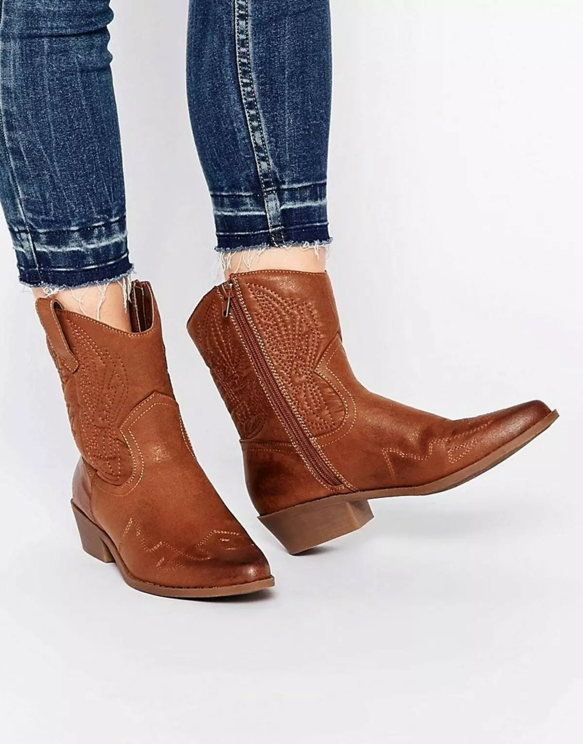 Cowboy Boots (77 bilder): Kosacker och modeller i stilen av den amerikanska cowboy, som bär dem och med vad, vinterstövlar av äkta läder 2272_8