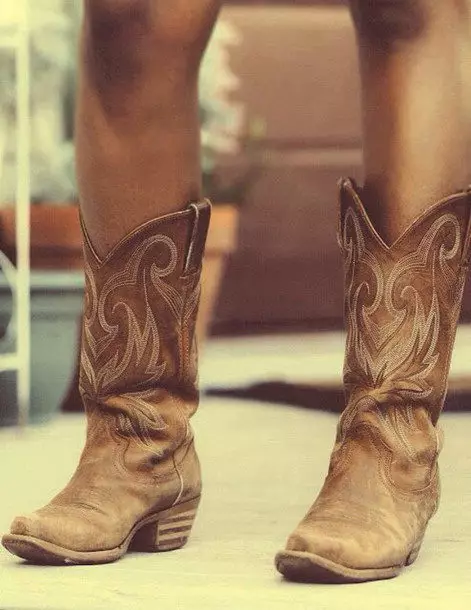 Cowboy Boots (77 bilder): Kosacker och modeller i stilen av den amerikanska cowboy, som bär dem och med vad, vinterstövlar av äkta läder 2272_9