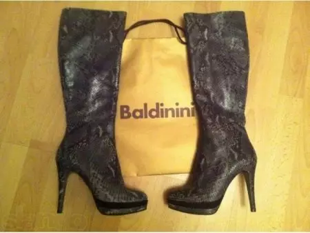 Boot Baldinni (74 Foto): Treads mangsa lan motor musim panas wanita kanthi wanney, varnis Autumn lan suede saka Baldinini 2286_56