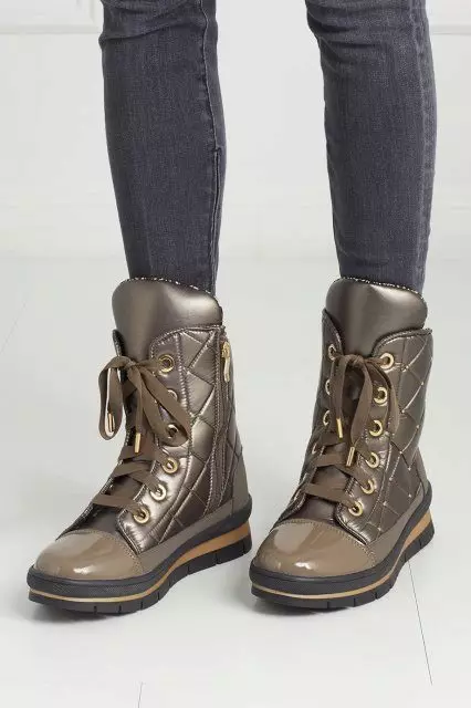 Jog Dog Boots (65 зураг): Охид, эмэгтэй хүмүүсийн өвлийн загварууд, хар болон бусад өнгө, хар, бусад өнгө, хар, бусад өнгө 2288_35