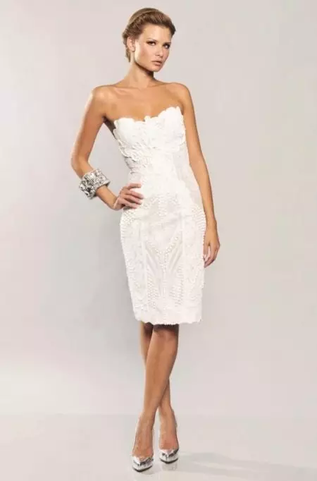 Бел фустан со корсет