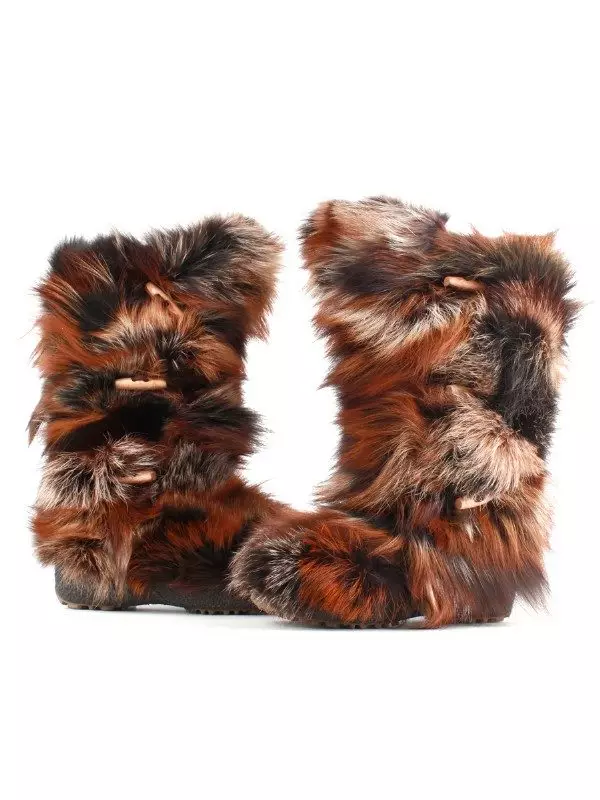 Mongolian Boots (63 mga larawan): Mongolian Winter boots at antils sa canine fur, mataas na katad at fur itim, 2291_40