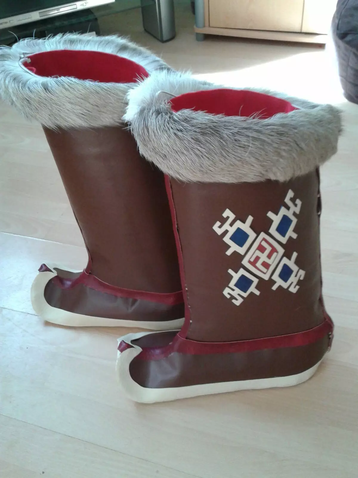 Botas mongol (63 fotos): botas de inverno mongol e antils em pele canina, couro alto e pele de pele, comentários 2291_51