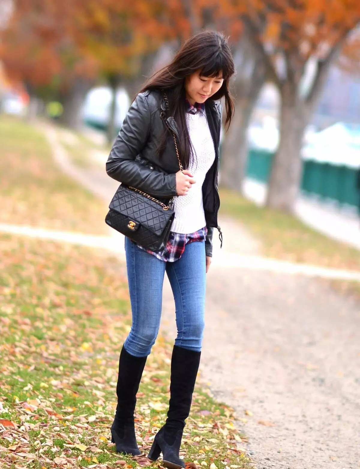 Botas de ante (102 fotos): qué usar modelos de mujeres rojas y azules de gamuza, altas en el talón, que limpiarlas. 2293_40