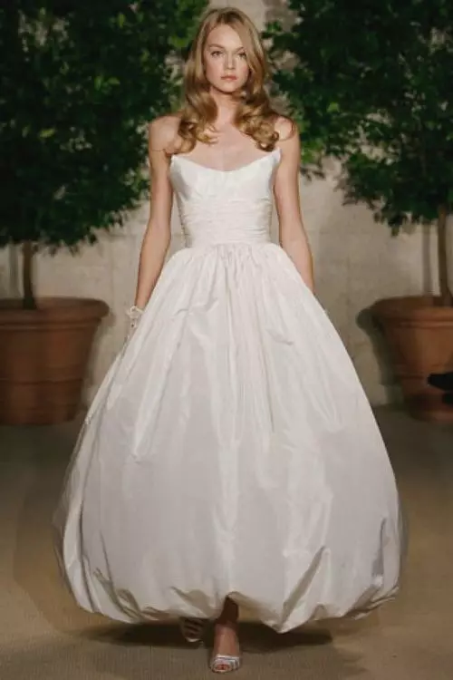 فستان زفاف بالون مع تنورة الخزامى