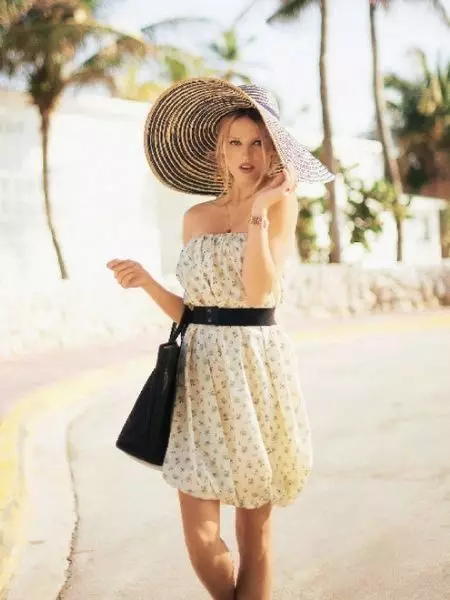 الصيف فستان بالون في توليفة مع قبعة