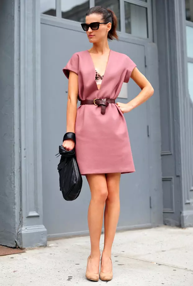 Cipele do ružičaste haljine (57 fotografija): koje će se boje i modeli uklopiti u svijetlo ružičastu i drugu nijansu haljine 2312_27