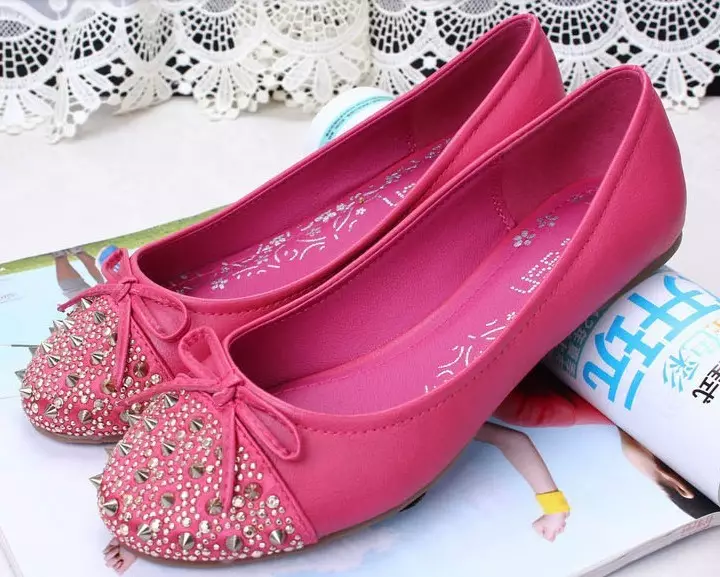 鞋子到粉紅色的衣服（57張照片）：適合淺粉紅色和其他衣服的顏色和型號 2312_56