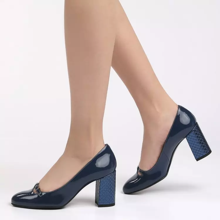 Blue Heel Shoes (46 zdjęć): Co nosić modele damskie na średnim i małym obcasie 2327_16