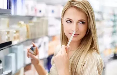 女性的香水水：最佳评级，最流行的口味。女性的香水特征 23320_10