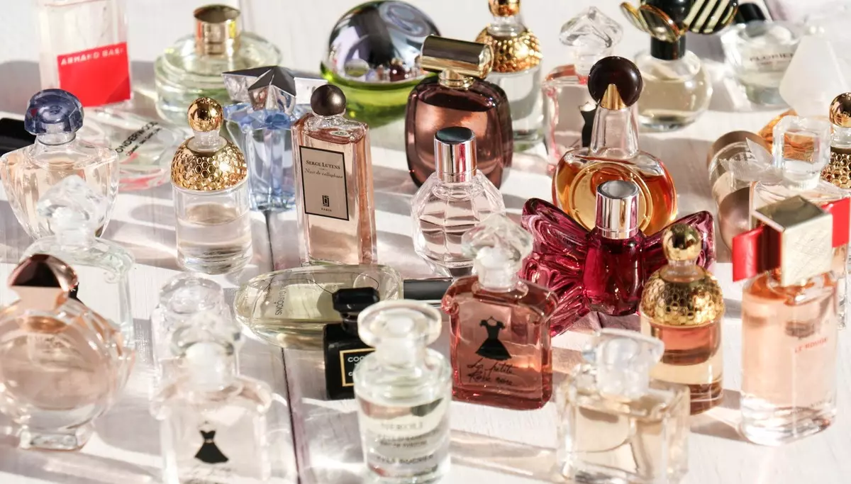 Woda perfumeryjna dla kobiet: najlepsza ocena, najpopularniejsze smaki. Funkcje perfum dla kobiet 23320_11