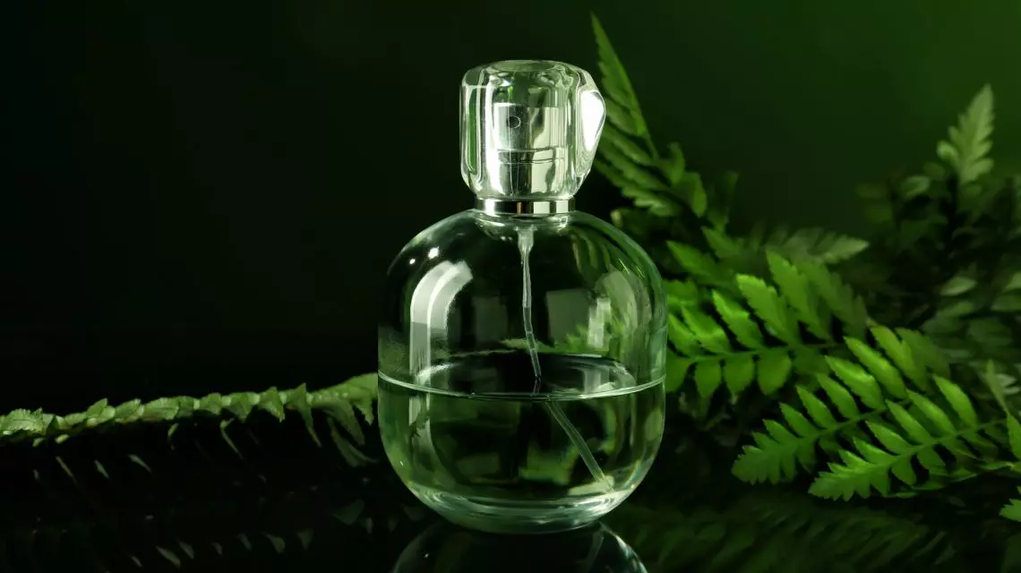 Kadın parfüm: kadınlar için kokuları bakış. Ne olduğunu? Parfüm ve diğer türler, bunların açıklaması. Birbirlerinden ne farklılık gösterirler? Hafif ve ağır alkollü içkiler 23321_29