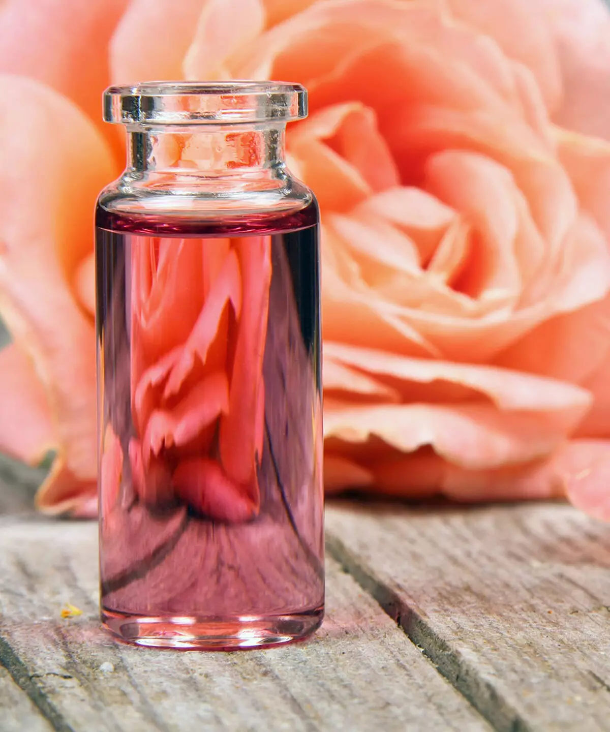 Parfumen mat rose Aroma (36 Fotoen): rosa Parfume an Toilette Waasser mat engem Geroch vu Rosen, Parfum fir Fraen a Männer, Beschreiwung 23346_10