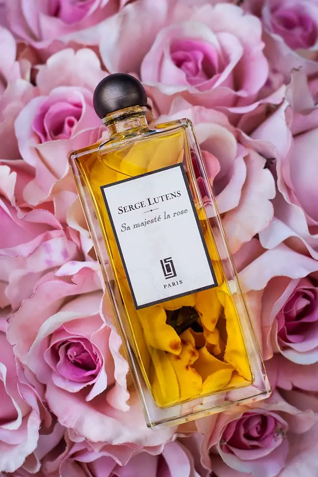 Parfümök rózsa aromával (36 Fotók): Rózsaszín parfüm és WC víz szaga rózsák, parfüm nők és férfiak, leírás A legjobb márkák 23346_12