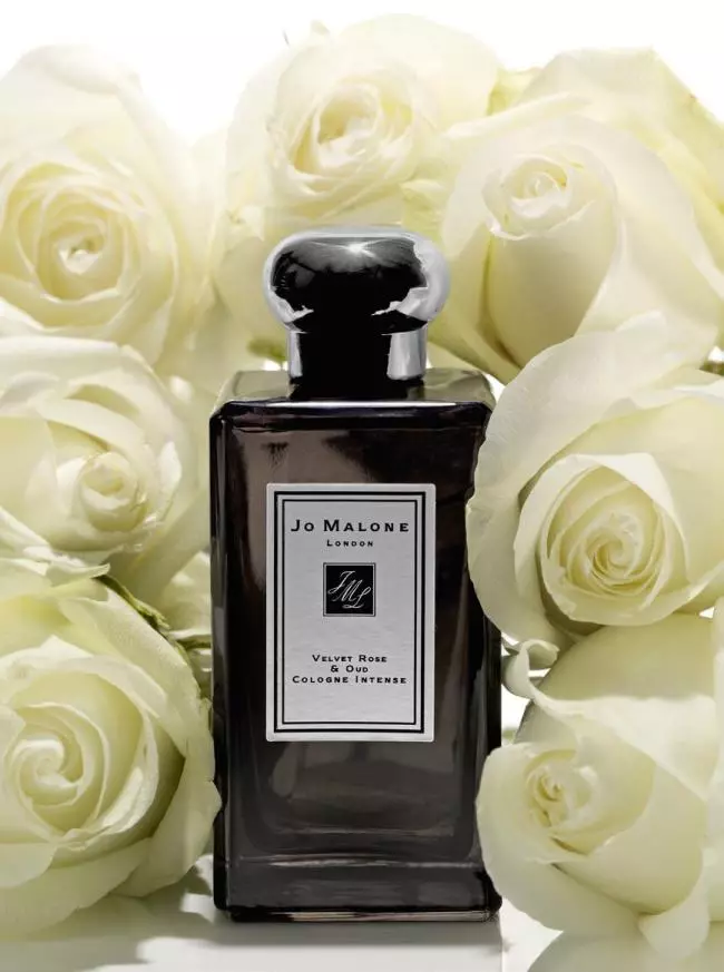 Perfums amb aroma de rosa (36 fotos): perfum rosa i aigua de bany amb olor de roses, perfum per a dones i homes, descripció millors marques 23346_13
