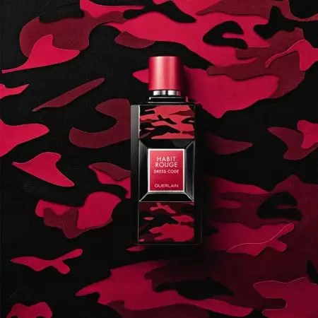 Parfümök rózsa aromával (36 Fotók): Rózsaszín parfüm és WC víz szaga rózsák, parfüm nők és férfiak, leírás A legjobb márkák 23346_27
