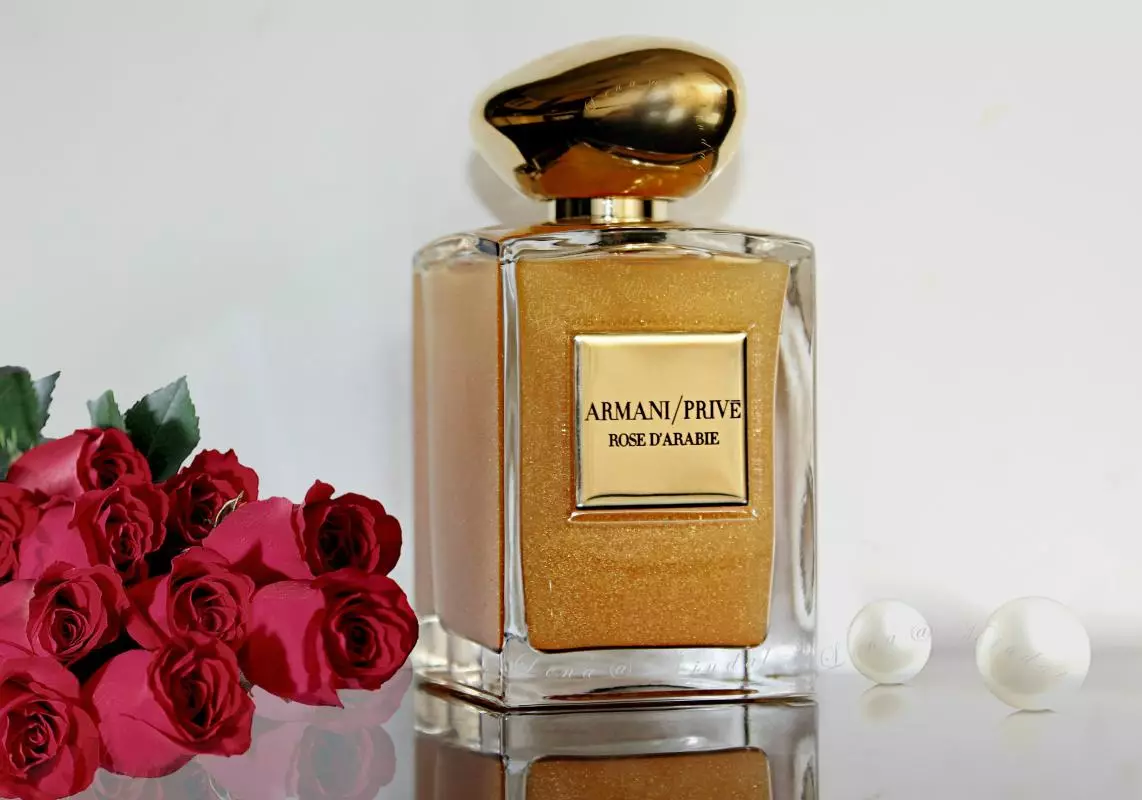 Parfums met rozenaroma (36 foto's): roze parfum en toilet water met een geur van rozen, parfum voor vrouwen en mannen, beschrijving beste merken 23346_33