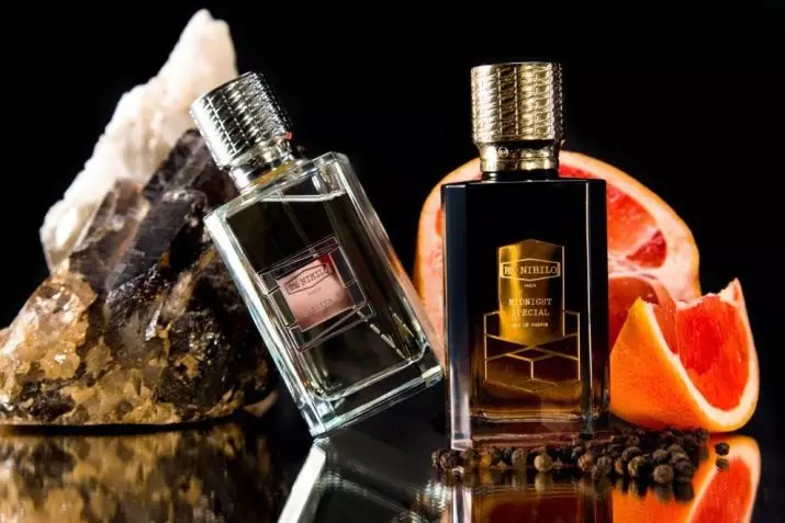 Nenavaden parfum: okusi z vonjem knjig, joda in povojev, šminka in kokice za ženske, znoj in čaj, ogenj in kri, drugi 23369_2