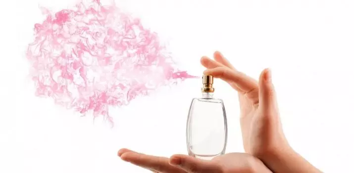 Parfum dengan bau raspberry: parfum wanita dan air toilet dengan aroma raspberry, nama mereka, cara menerapkan parfum dengan benar 23394_19