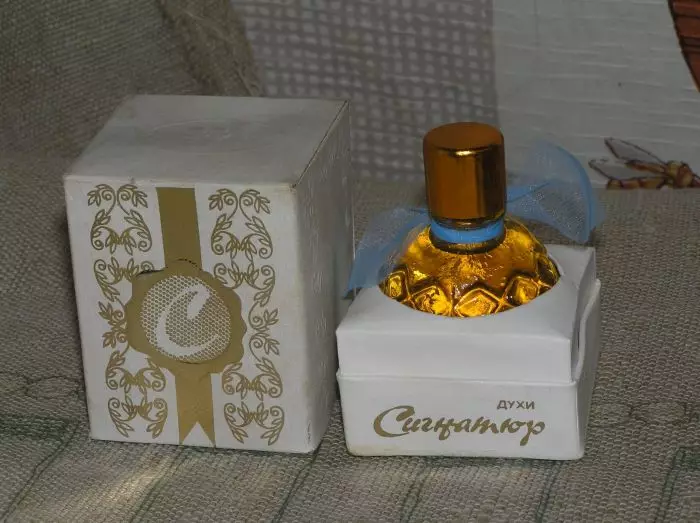 Duchové SSSR (33 fotky): Sovětský parfém „Lily Silver“ a ženský dováženy polský parfémy, další oblíbené příchutě SSSR 23400_13