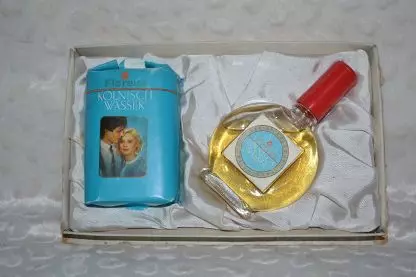 Duchové SSSR (33 fotky): Sovětský parfém „Lily Silver“ a ženský dováženy polský parfémy, další oblíbené příchutě SSSR 23400_6