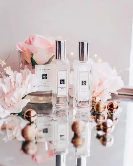 Parfum s fréznou vôňou: parfum a obliekanie vody s kvetovou vôňou pre ženy, ako si vybrať 23406_7