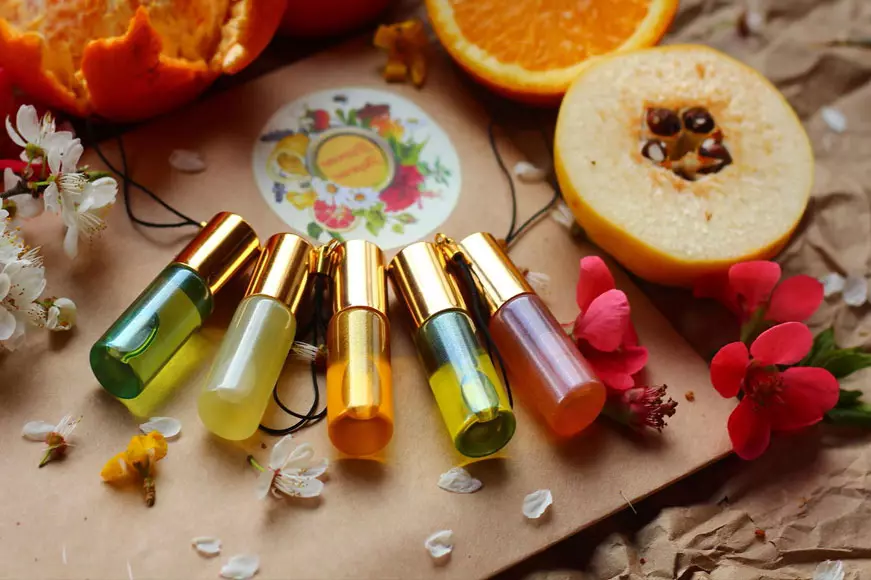 Arapski uljni parfemi (28 fotografija): Ženske zdjele na temelju ulja. Kako primijeniti parfem? Imena najboljih parfema i recenzija kupaca 23426_26
