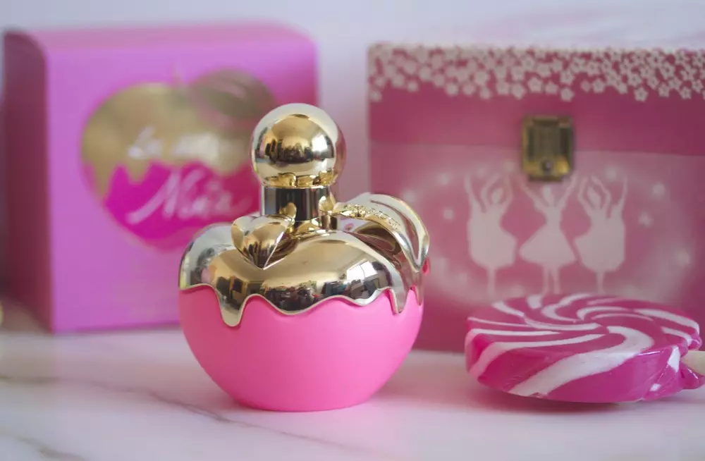 Fragancias dulces (38 fotos): Perfumes femeninos de marcas famosas y agua de inodoro para niñas, elija perfume económico y 