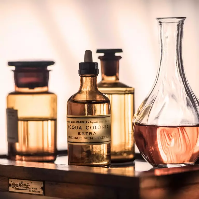 Perfume Itali (15 gambar): Jenama Perfume dari Itali, kajian terhadap perisa wanita dan lelaki, bagaimana membezakan minyak wangi dari palsu 23435_3