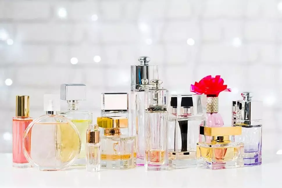 Amber perfumery: Mis see on? Mis lõhnab naissoost ja meessoost parfüümi merevaigu aroomiga ja mis see välja näeb? Tualettvesi meestele ja naistele 23437_7
