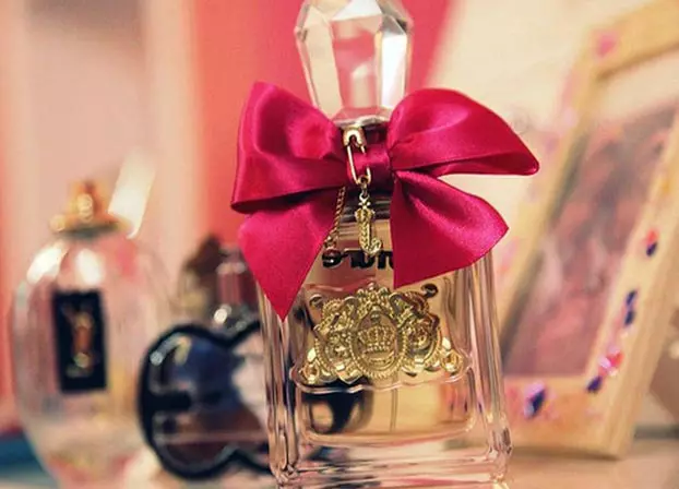 Pooh Aromas (39 foto): Daftar parfum dengan loop merek-merek terkenal untuk wanita. Apa aroma bubuk dalam wewangian? Parfum terbaik. 23442_2