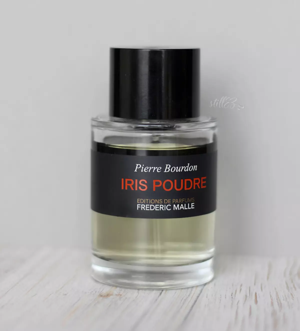 arômes Pooh (39 photos): une liste de parfums avec une boucle de marques célèbres pour les femmes. Qu'est-ce que l'odeur de la poudre en parfumerie moyenne? Meilleur parfum 23442_37