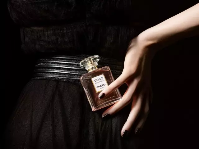 Vlak parfumy pre ženy: najnežnejšej duchmi so slučkou, poradie najlepších francúzskych a iné príchuti, recenzie 23446_27