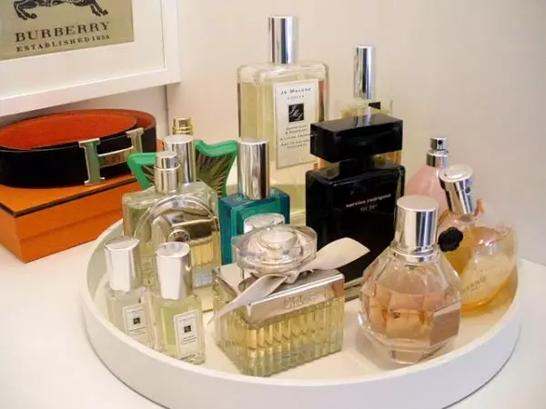 Vlak parfumy pre ženy: najnežnejšej duchmi so slučkou, poradie najlepších francúzskych a iné príchuti, recenzie 23446_3