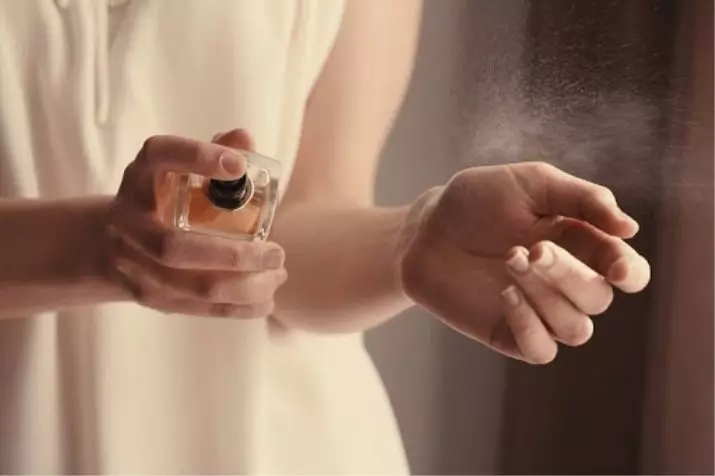 Train perfumes para sa mga kababaihan: ang pinaka-malambot na espiritu na may isang loop, ranggo ang pinakamahusay na Pranses at iba pang mga lasa, mga review 23446_5