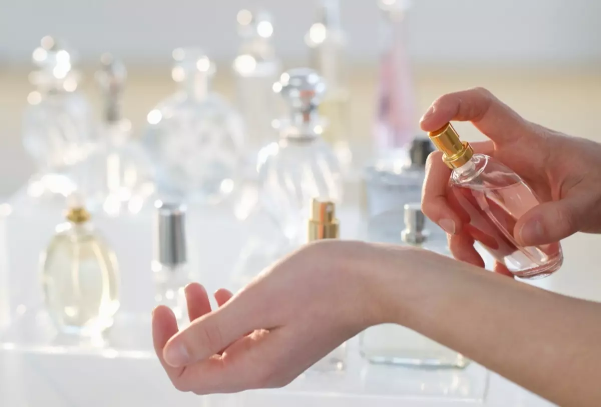 Loop Resistente Perfume Feminino: Os melhores perfumes para mulheres, classificação de sabor com trem, perfumes para primavera e verão, Reviews 23450_23