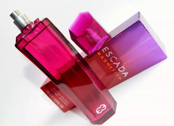 耐腐圈雌性香水：婦女的最佳香水，風味等級與火車，春夏的香水，評論 23450_6