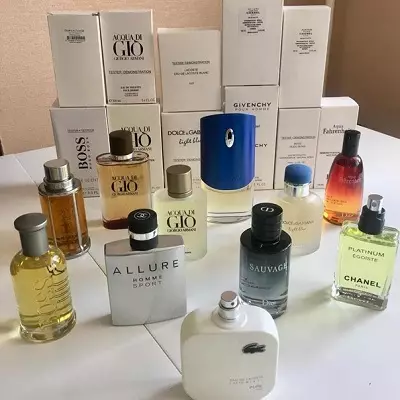 Testeurs d'esprit (32 photos): Qu'est-ce qui est différent de l'original? Qu'est-ce que c'est dans la parfumerie? Comment vérifier l'eau des toilettes à l'authenticité? 23453_16