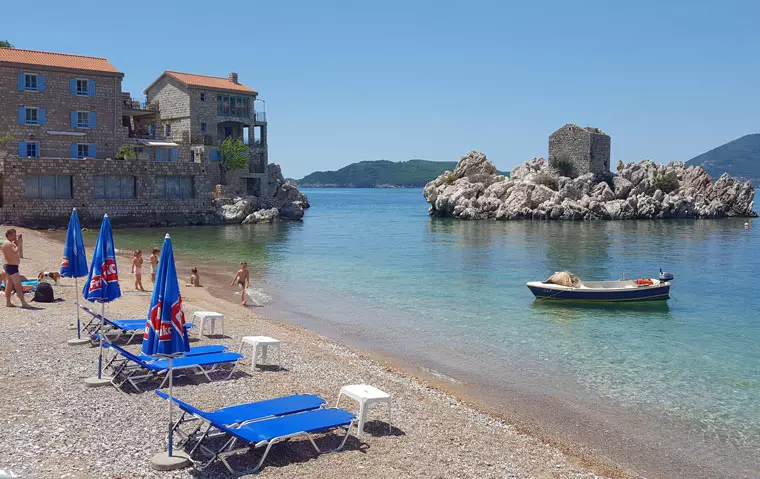 Pregistruotas Juodkalnijoje (31 nuotraukos): Orų funkcijos. Paplūdimio ir viešbučio pasirinkimas. Kaip turistai gali diversifikuoti poilsį? 23464_10