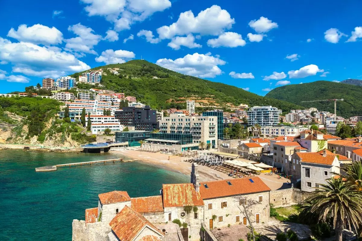Prnomed in Montenegro (31 foto's): weersomstandigheden. Selectie van het strand en het hotel. Hoe kunnen toeristen omgaan met rusten? 23464_12