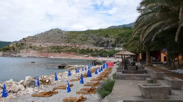 Pregistruotas Juodkalnijoje (31 nuotraukos): Orų funkcijos. Paplūdimio ir viešbučio pasirinkimas. Kaip turistai gali diversifikuoti poilsį? 23464_4
