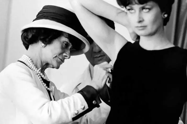Christian Dior (198 fotos): una llegenda biografia, vida personal, cita, els secrets de l'perfum incomparable i vestits de Dior 23469_127