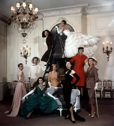 Christian Dior (198 լուսանկար). Մարդու լեգենդի կենսագրություն, անձնական կյանք, մեջբերումներ, անզուգական օծանելիքներ եւ դերի զգեստներ 23469_60